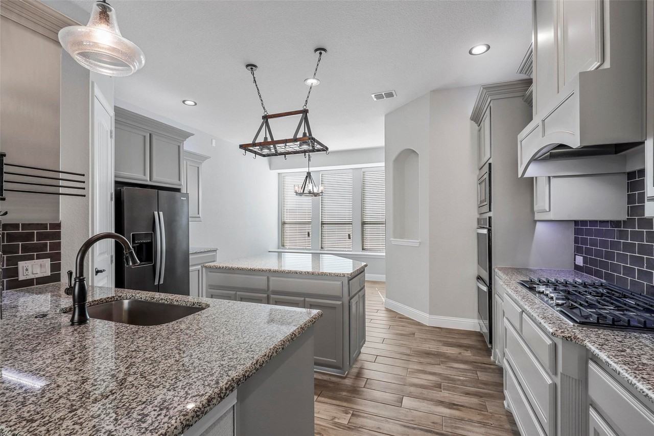 15105 Stargazer Dr - Photo 2 of 17