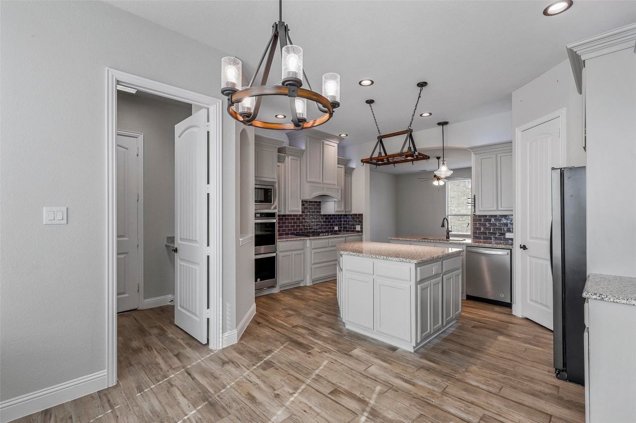 15105 Stargazer Dr - Photo 3 of 17