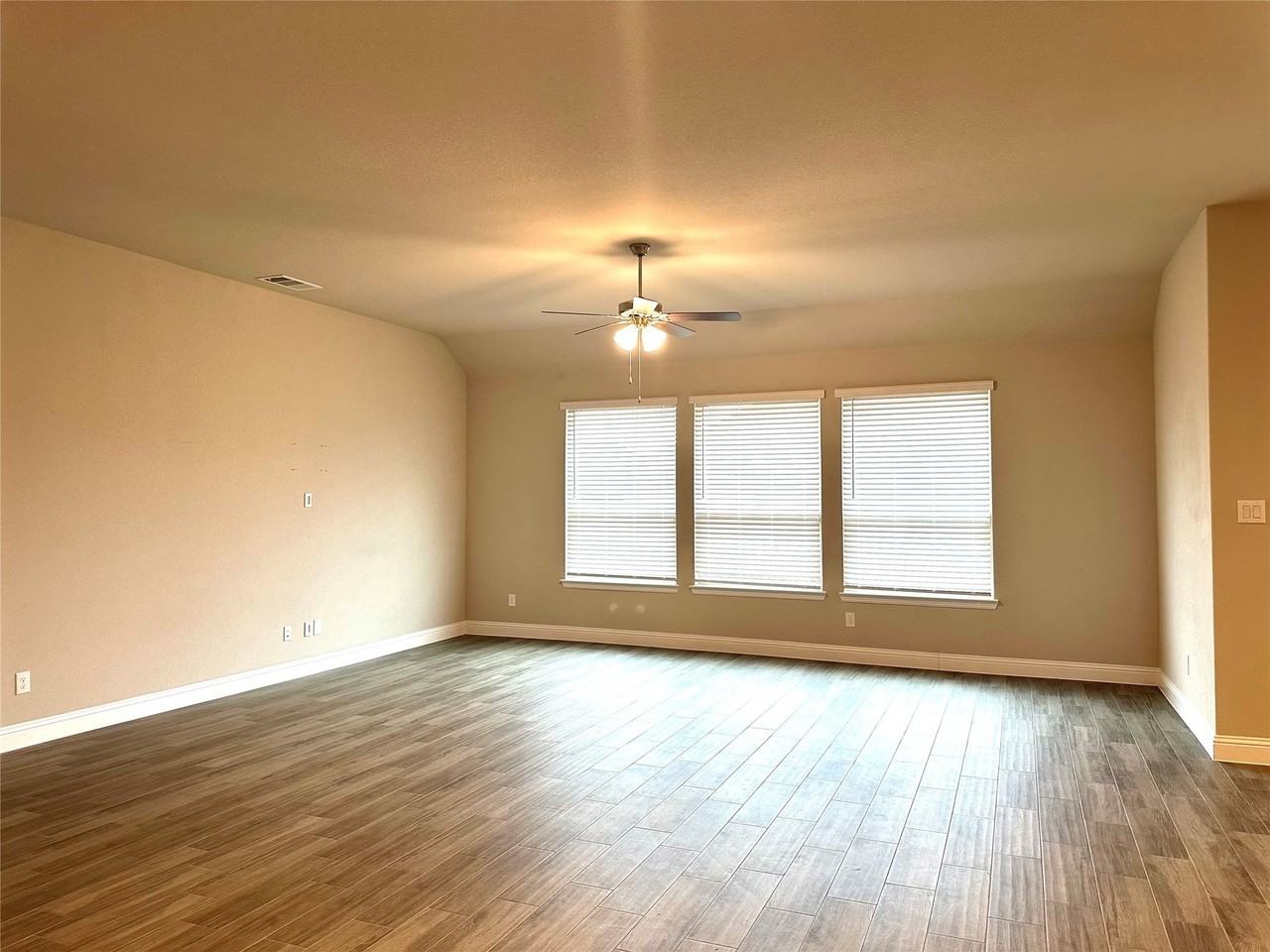 1008 Virginia Dr - Photo 3 of 18