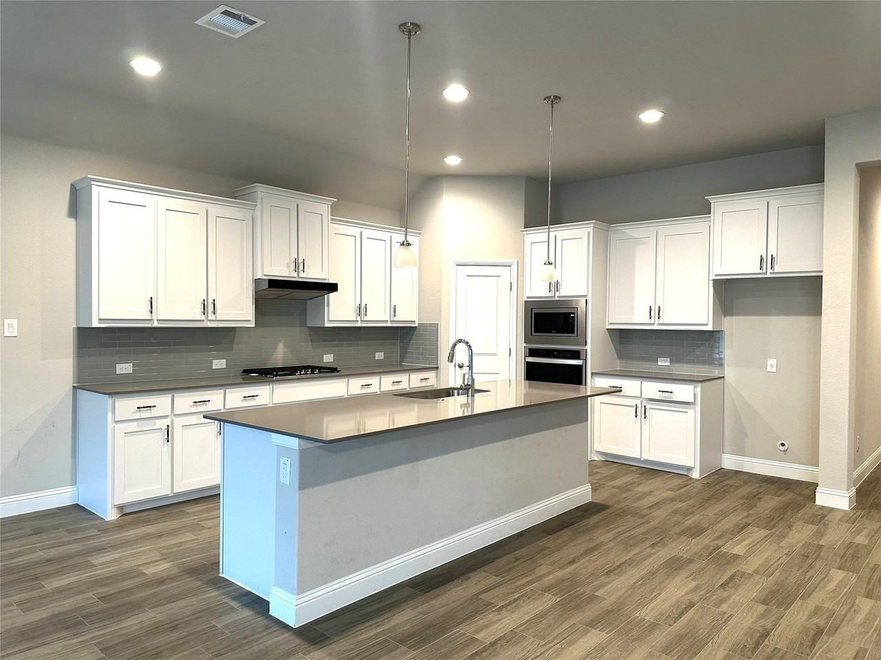 1008 Virginia Dr - Photo 4 of 18
