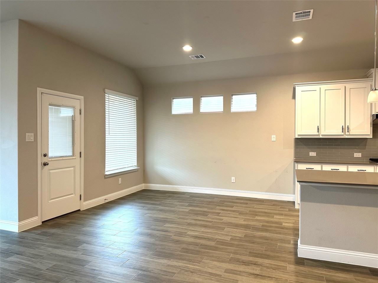 1008 Virginia Dr - Photo 5 of 18