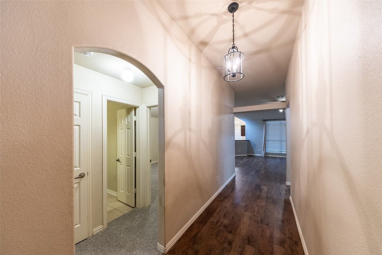 8100 Raven Ct - Photo 4 of 31