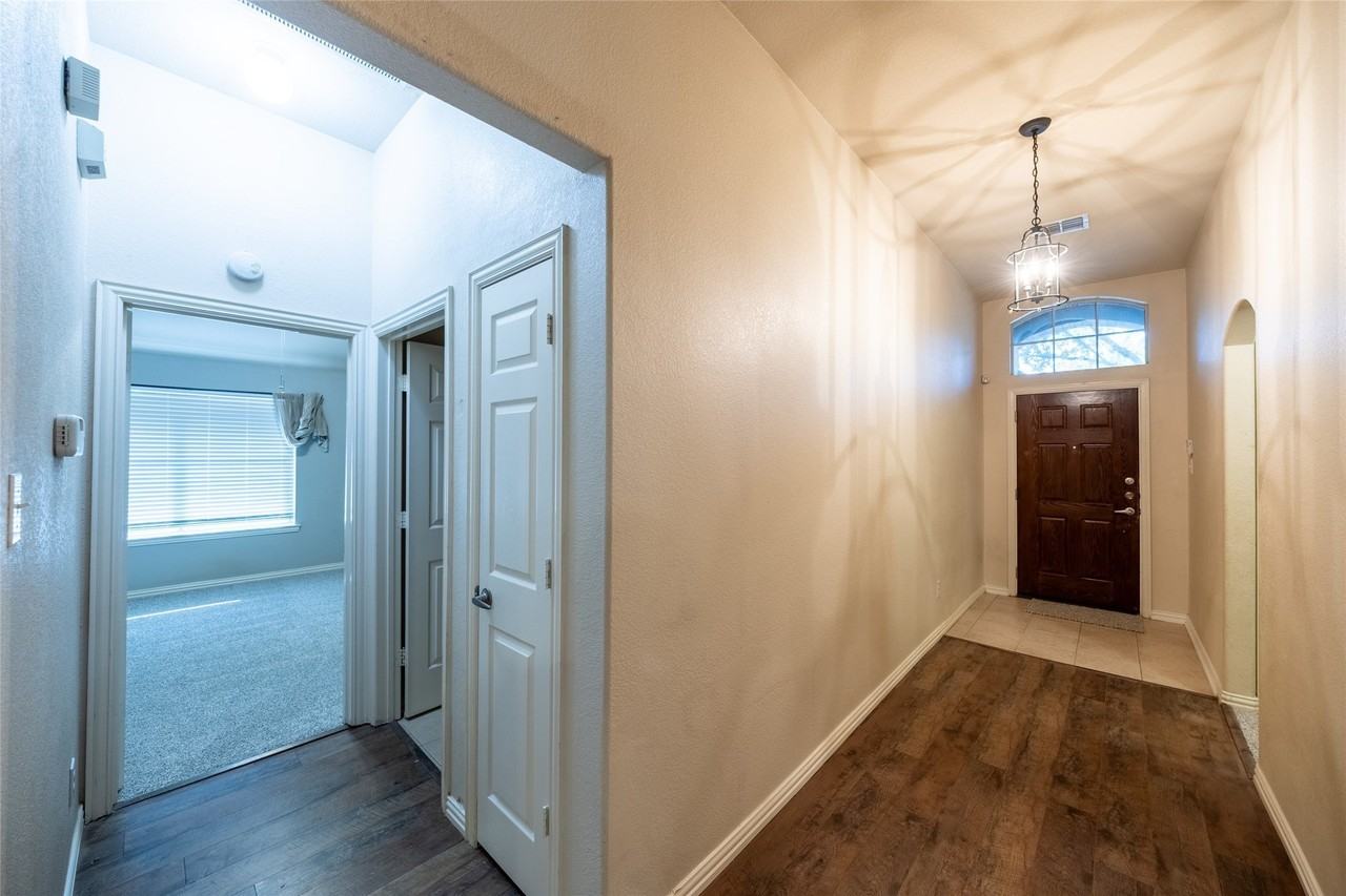 8100 Raven Ct - Photo 6 of 31