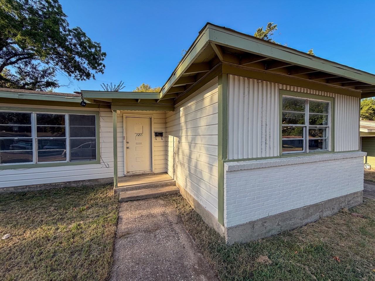121 Vandenburg Dr #B - Photo 2 of 9