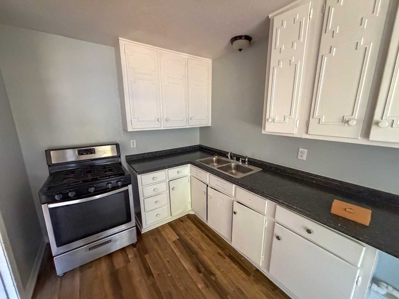 121 Vandenburg Dr #B - Photo 4 of 9