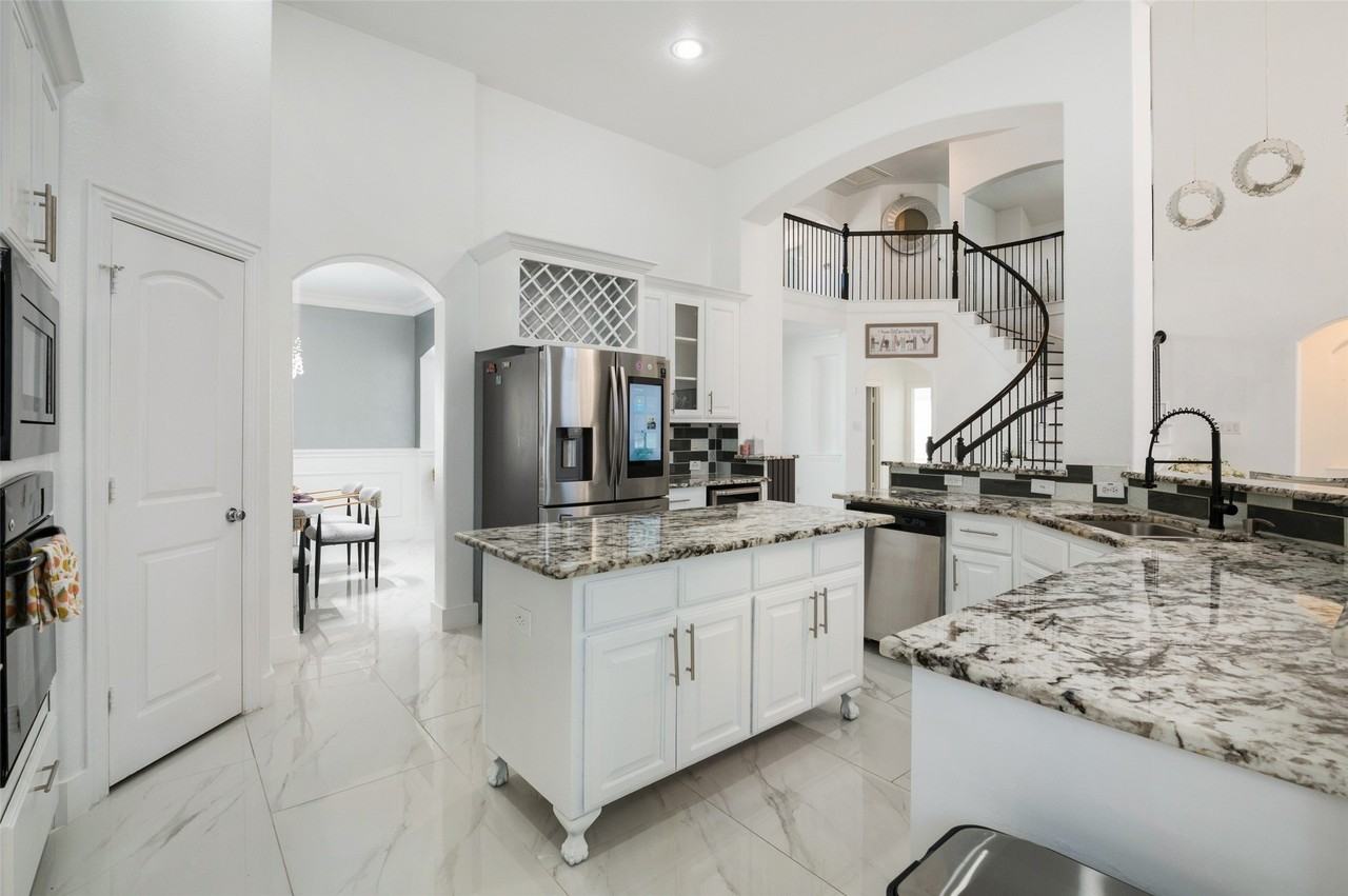 6951 Seascape Dr - Photo 3 of 12