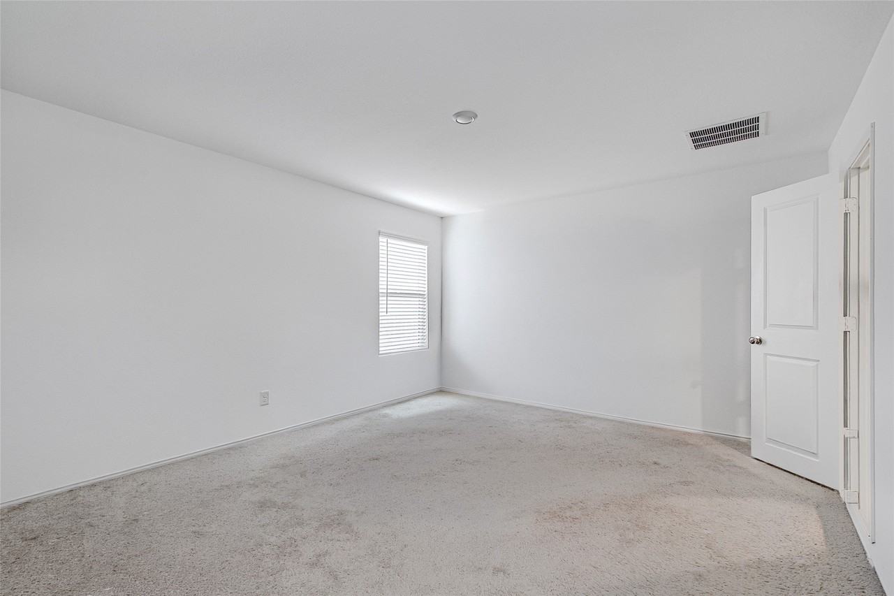8617 Thicket Ridge St - Photo 4 of 27