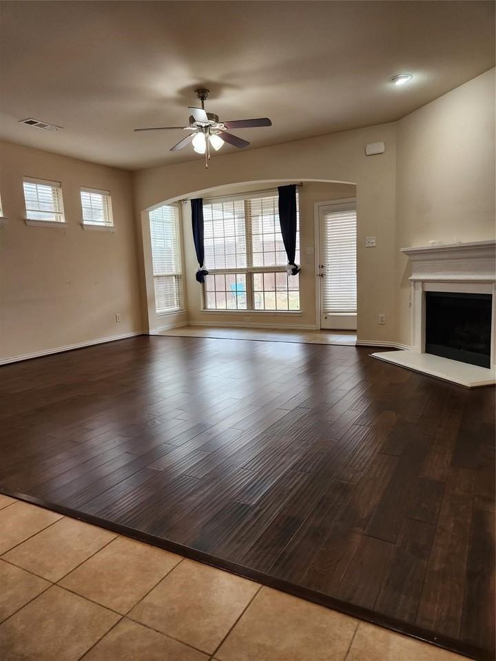 305 Eastland Dr - Photo 7 of 20