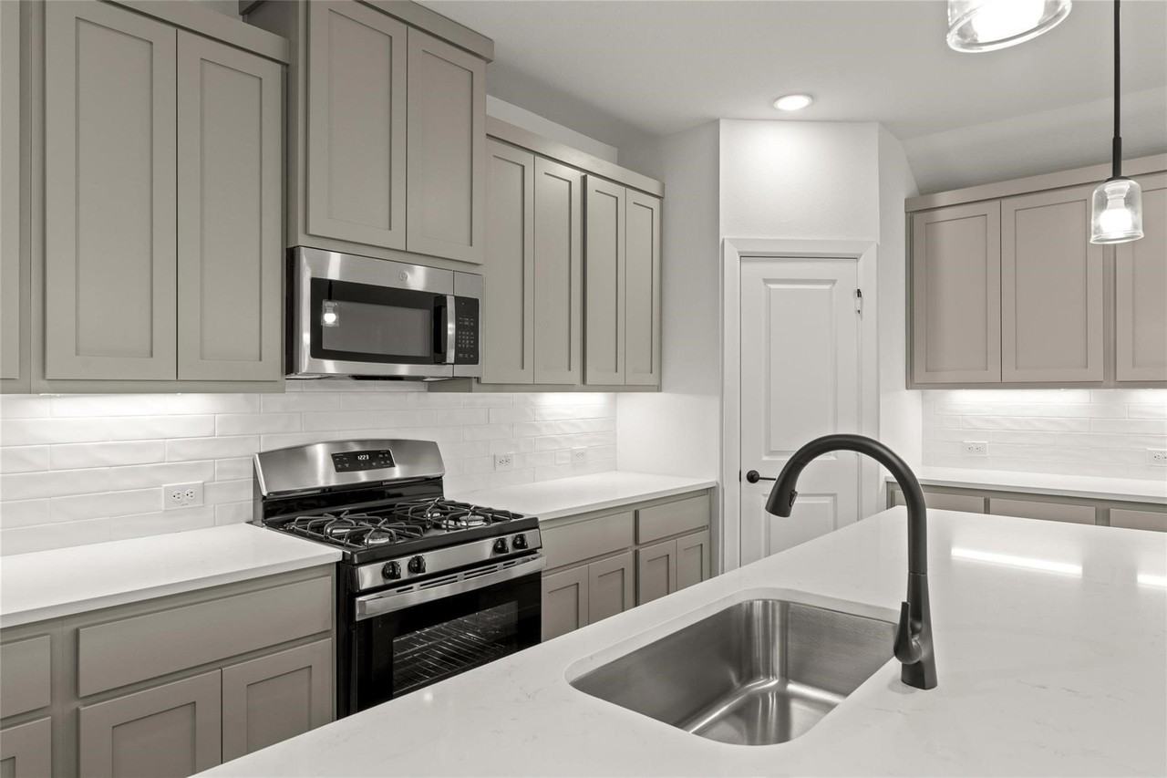 2828 Spring Side Dr - Photo 6 of 23