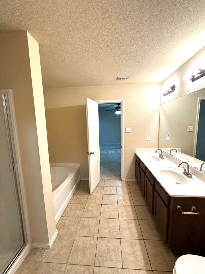10687 Midway Dr - Photo 4 of 11
