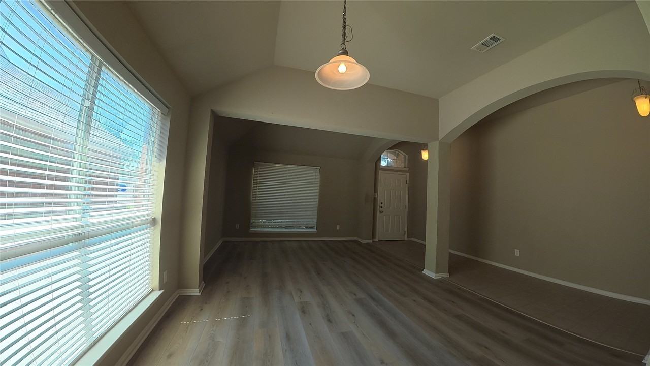 4041 Summerhill Ln - Photo 3 of 26