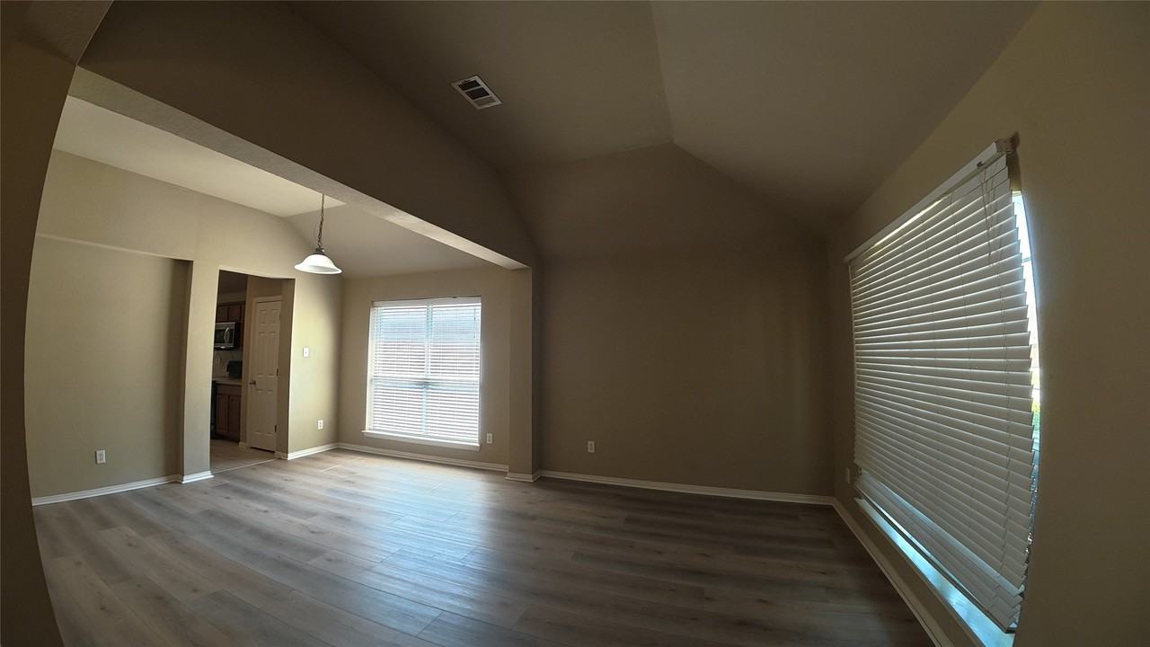 4041 Summerhill Ln - Photo 4 of 26