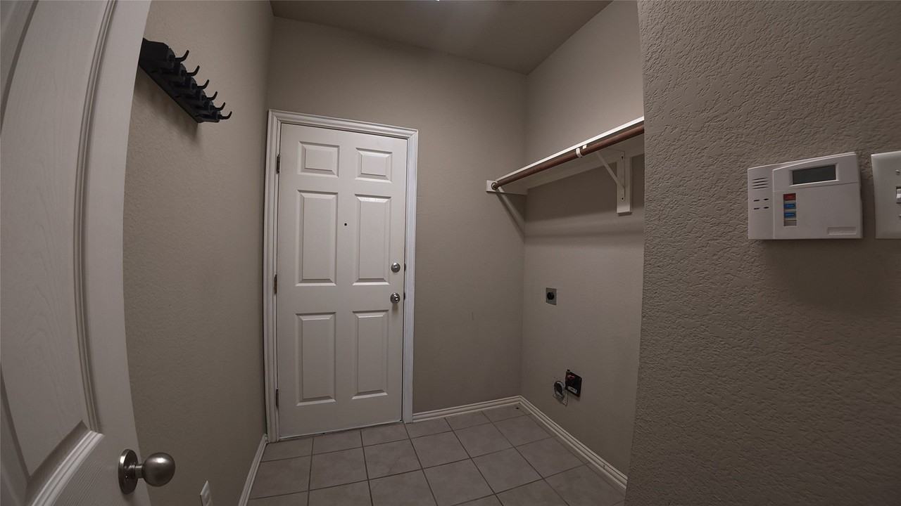 4041 Summerhill Ln - Photo 5 of 26
