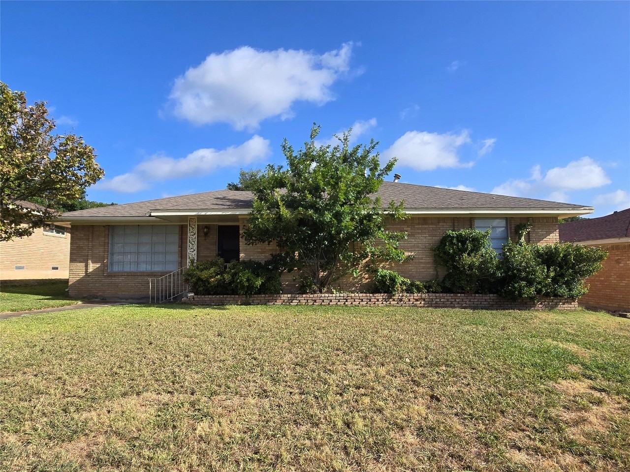 1623 Heather Glen Dr - Photo 2 of 22