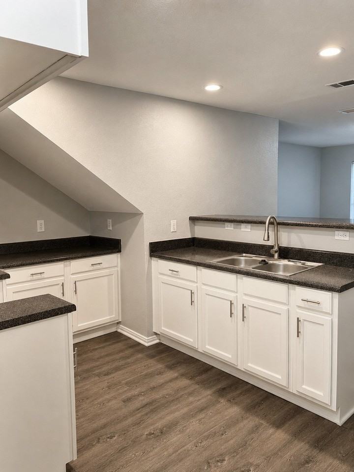 4011 Preferred Pl - Photo 4 of 13