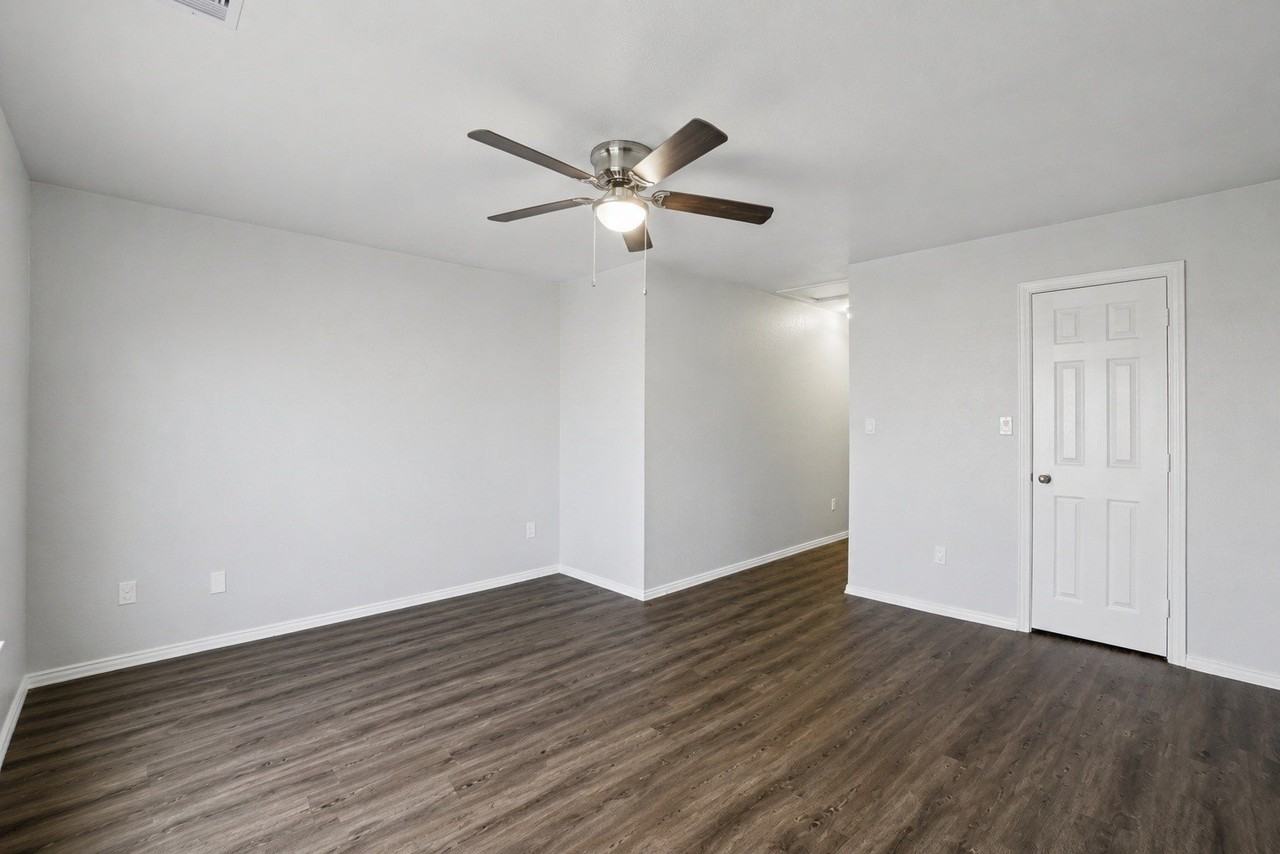 4011 Preferred Pl - Photo 7 of 13