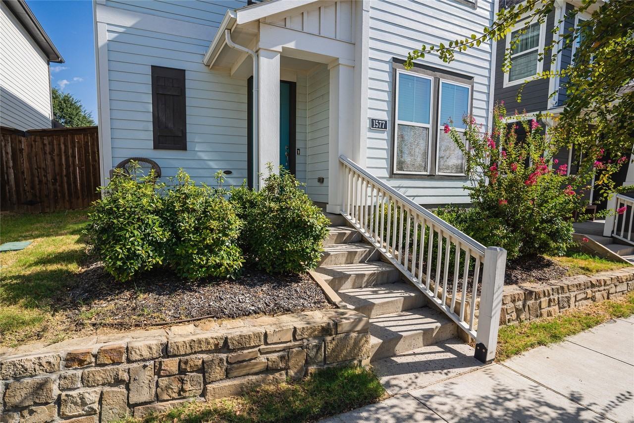 1577 Jackson St - Photo 3 of 33
