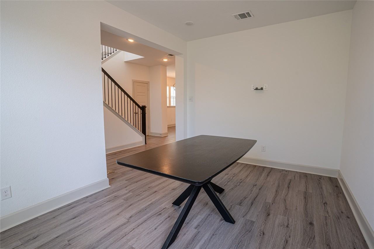1577 Jackson St - Photo 5 of 33