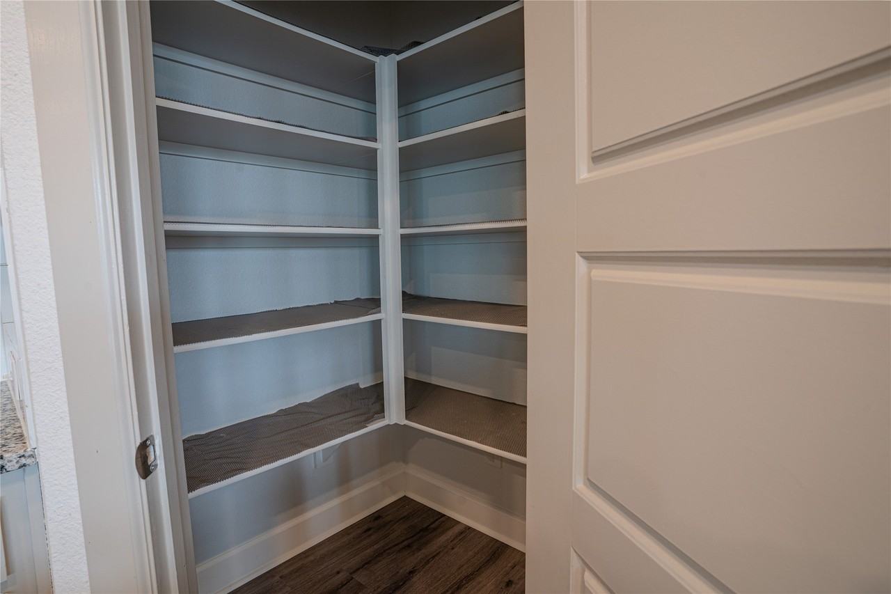 1577 Jackson St - Photo 7 of 33