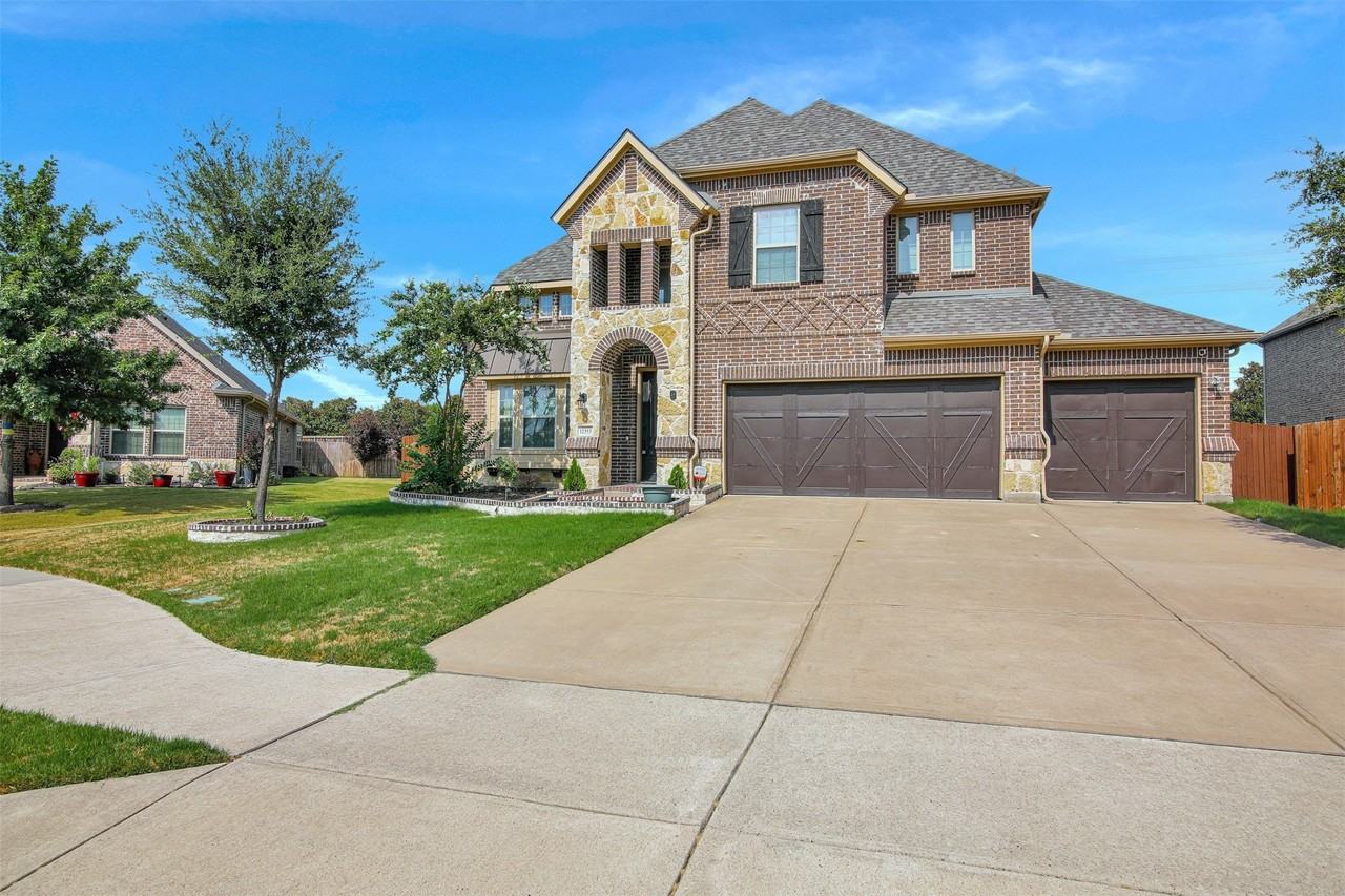 12353 Flowering Dr - Photo 2 of 40