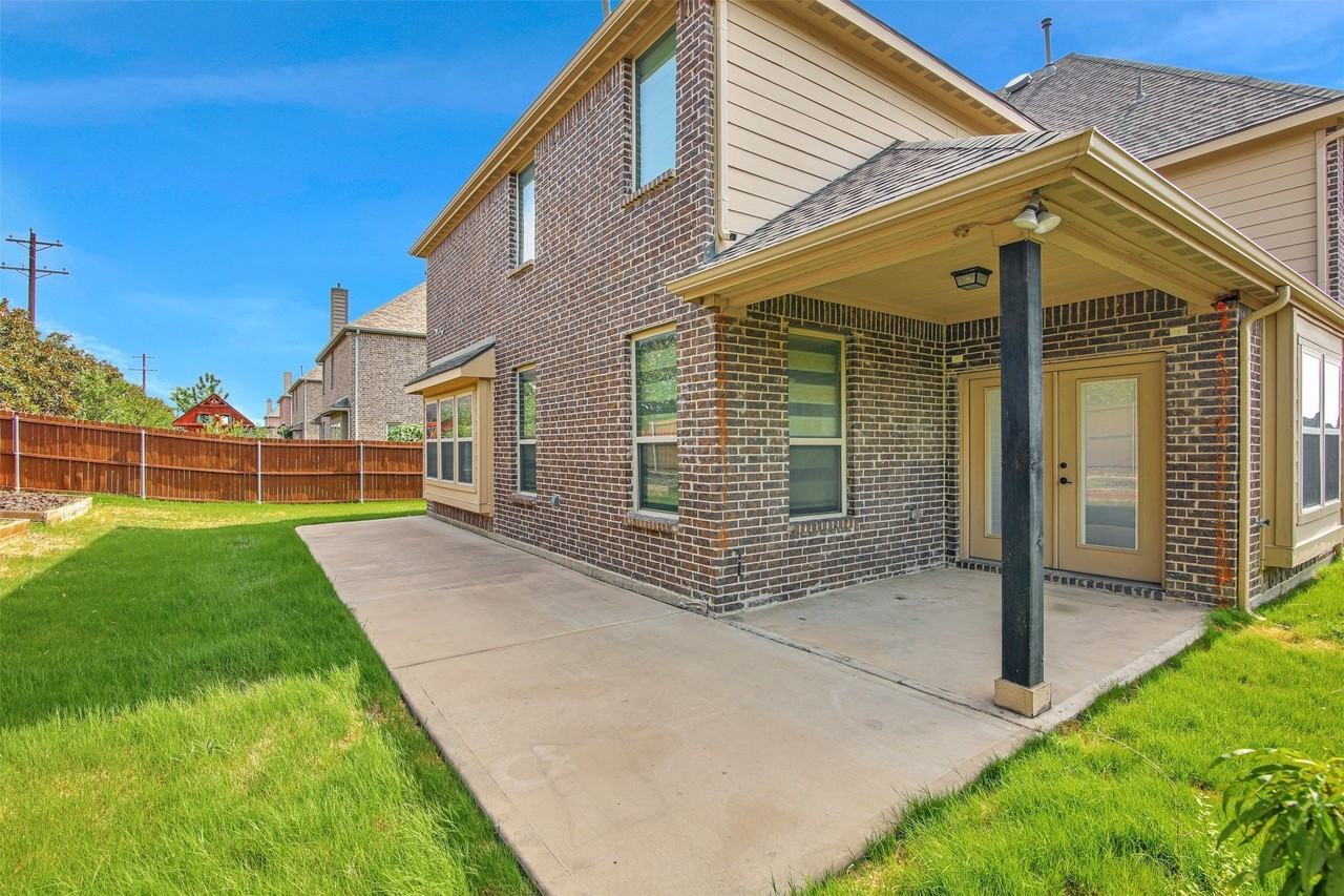 12353 Flowering Dr - Photo 4 of 40