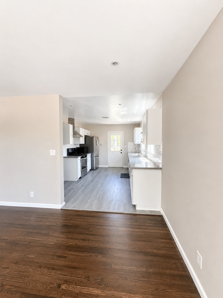 9942 Bevis Ave - Photo 4 of 16