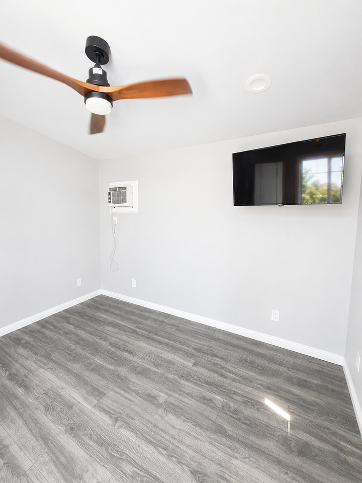 9942 Bevis Ave - Photo 5 of 16