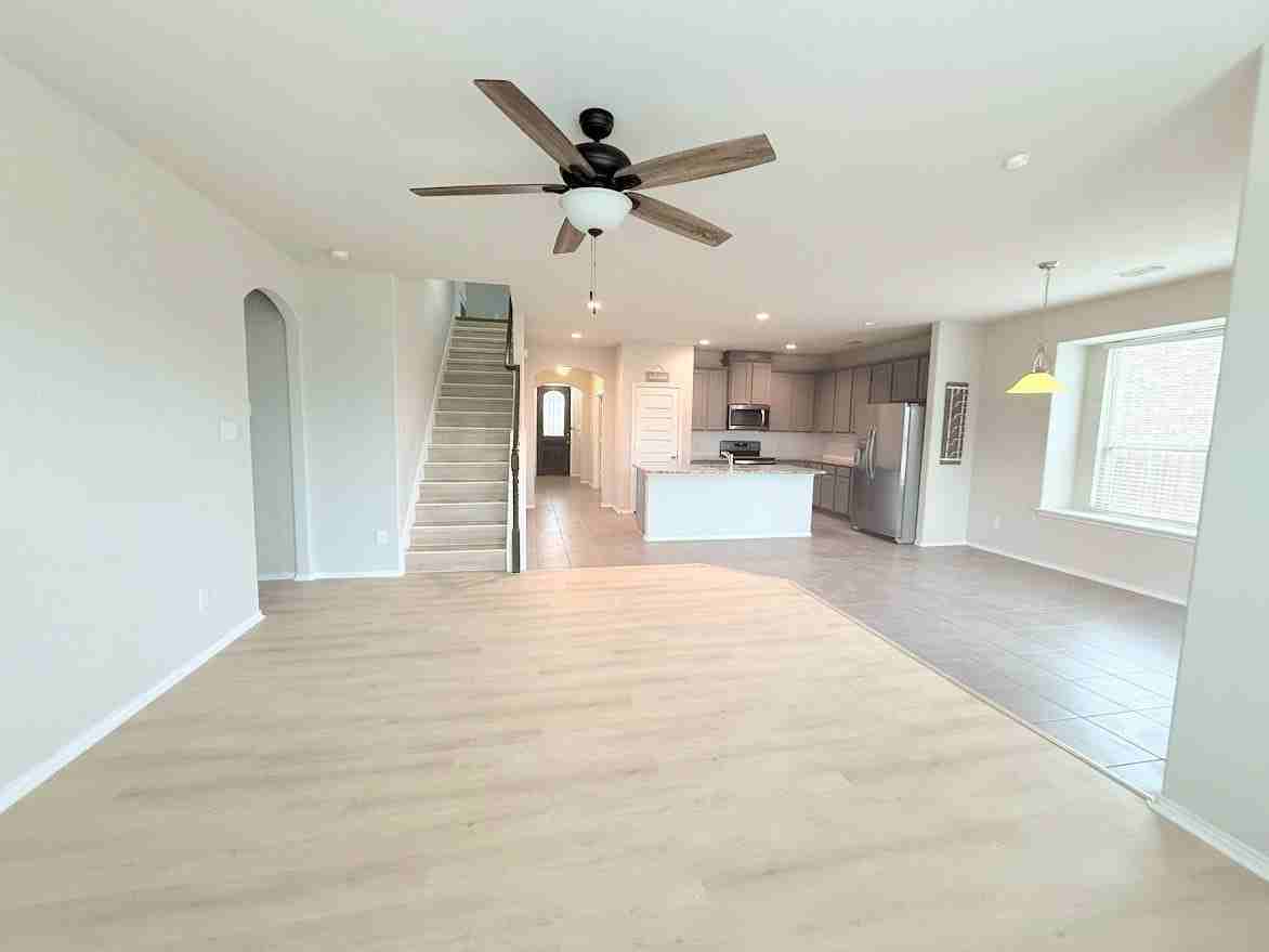 3018 Montrose Ct - Photo 5 of 30