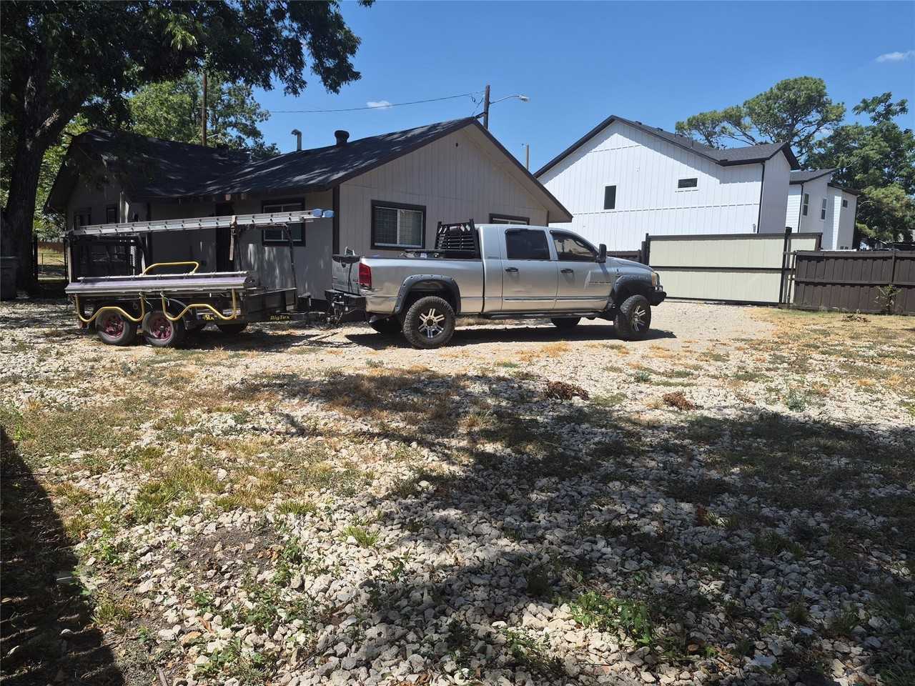 3630 Penelope St - Photo 3 of 10