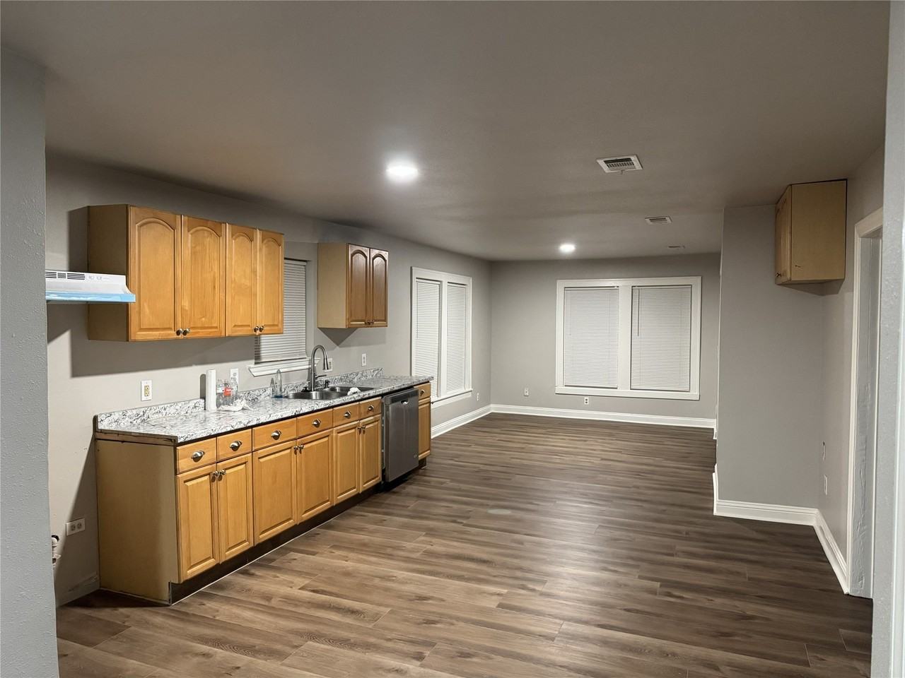 3630 Penelope St - Photo 5 of 10