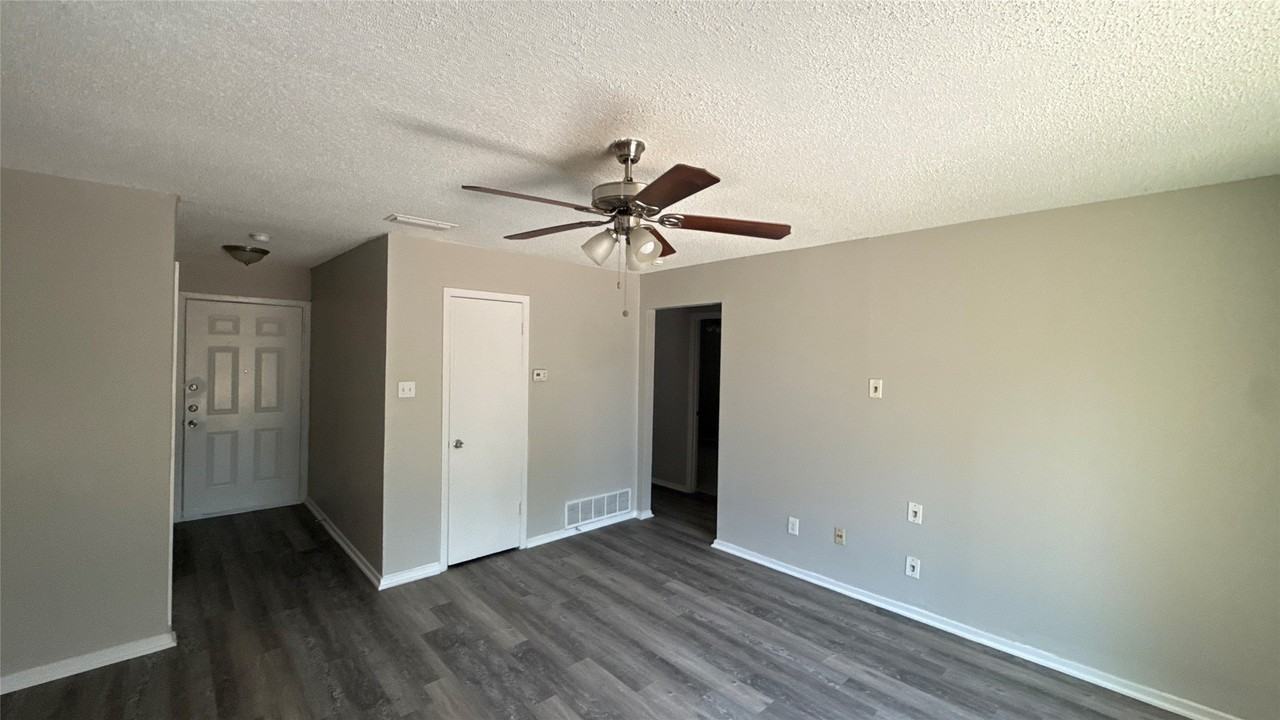 3244 Little River Dr - Photo 3 of 18