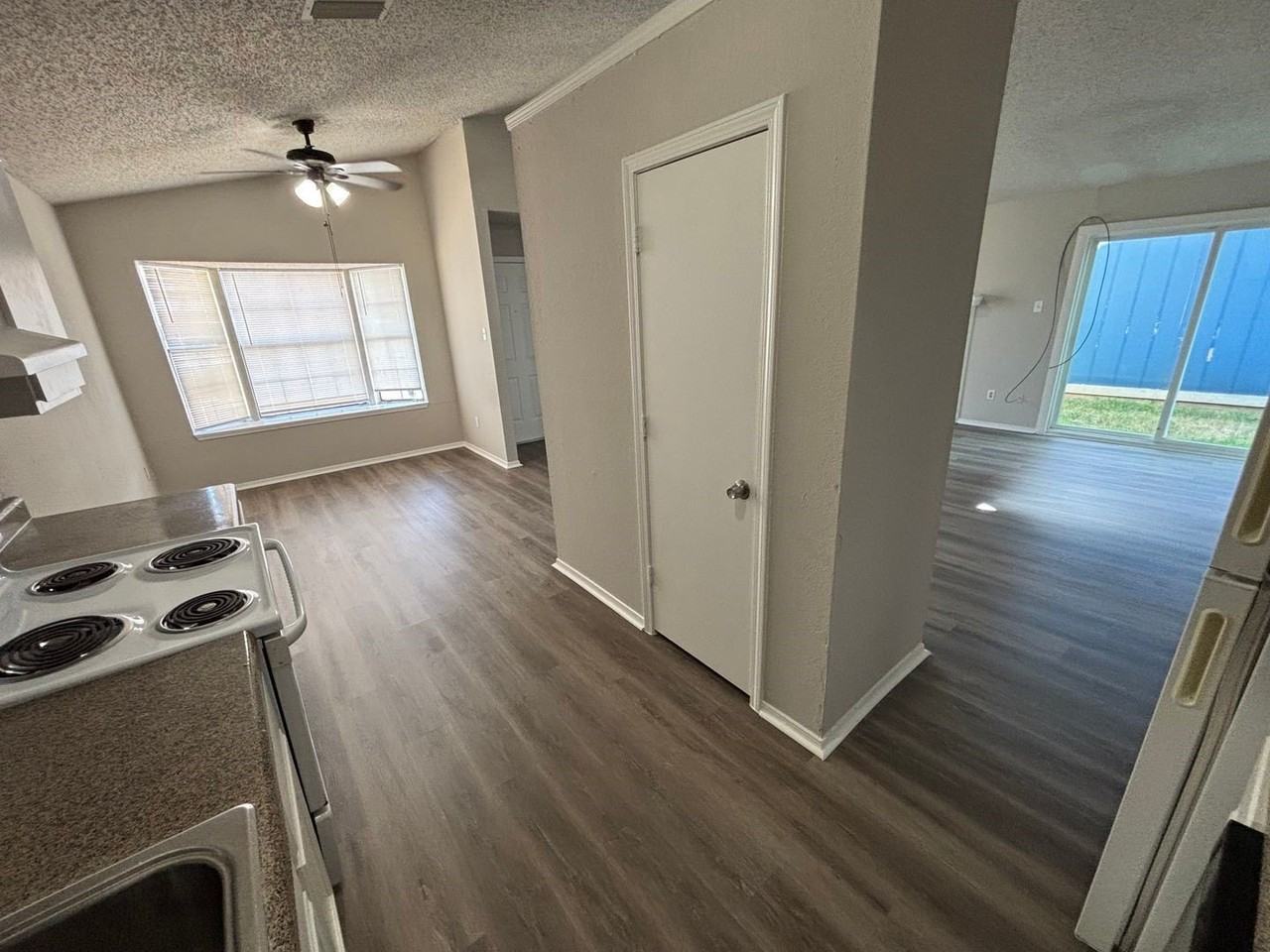 10311 Tamworth Dr - Photo 3 of 17
