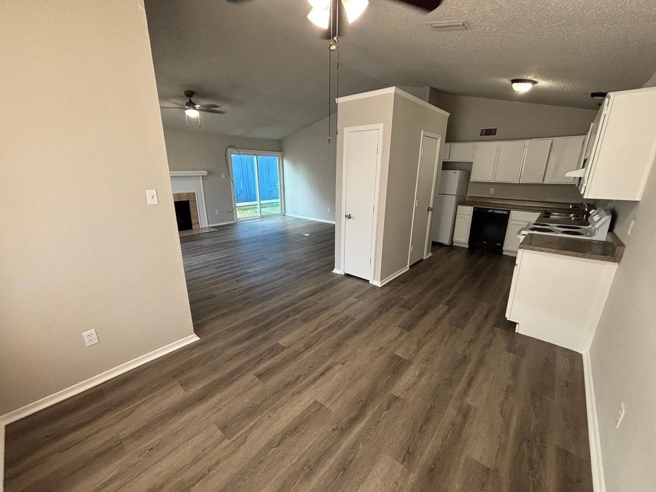 10311 Tamworth Dr - Photo 4 of 17