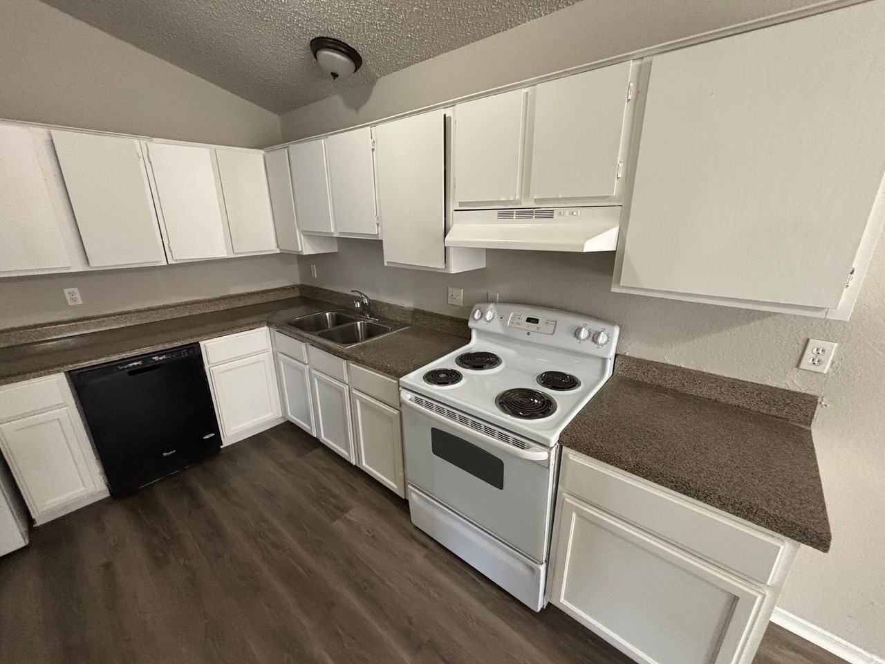10311 Tamworth Dr - Photo 5 of 17