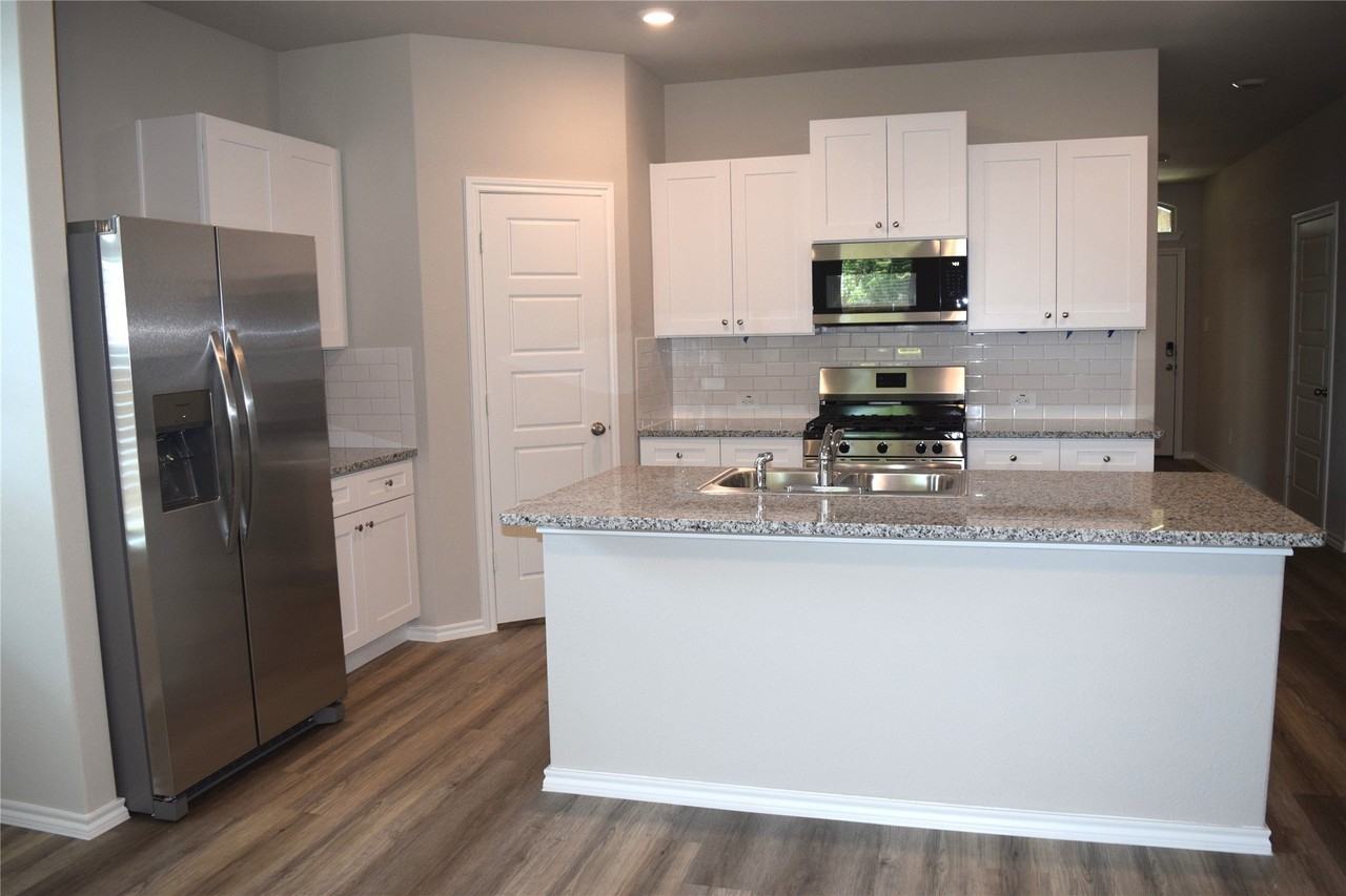 15924 Stableford Rd - Photo 5 of 23
