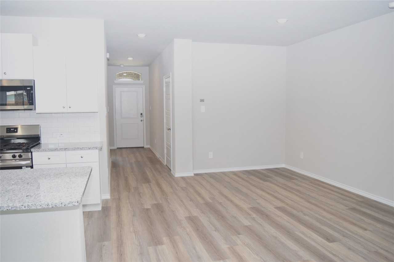 15924 Stableford Rd - Photo 6 of 23
