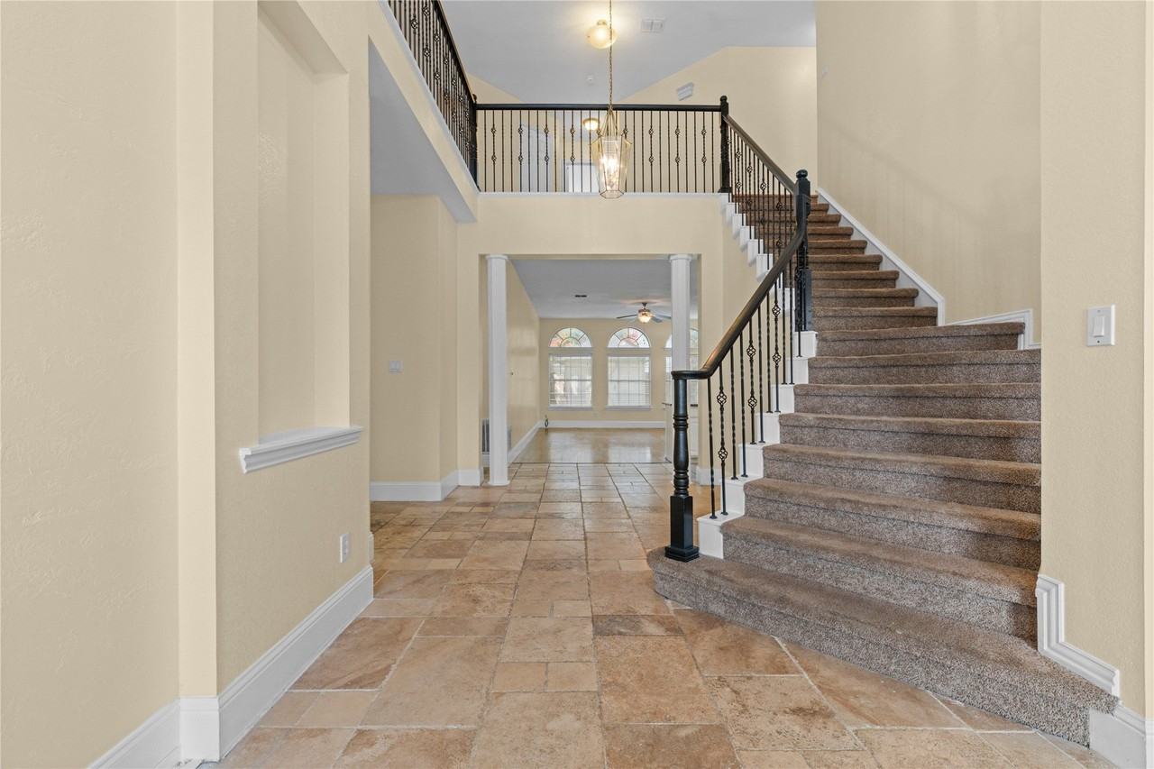 3607 Flagstone Dr - Photo 3 of 34