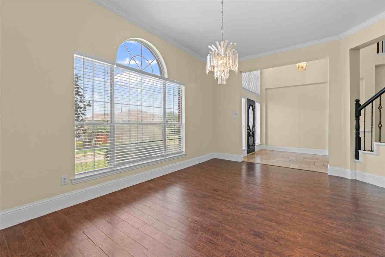 3607 Flagstone Dr - Photo 4 of 34