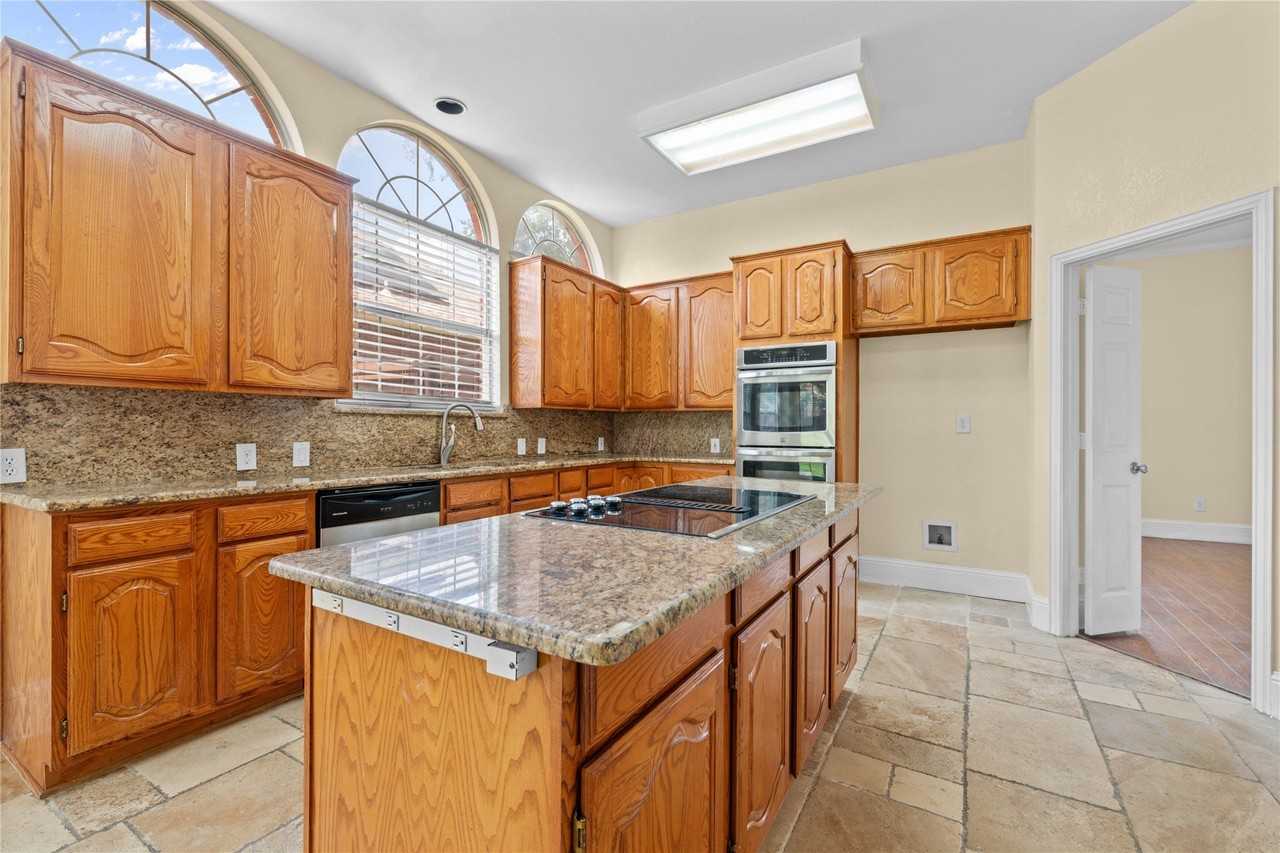 3607 Flagstone Dr - Photo 6 of 34