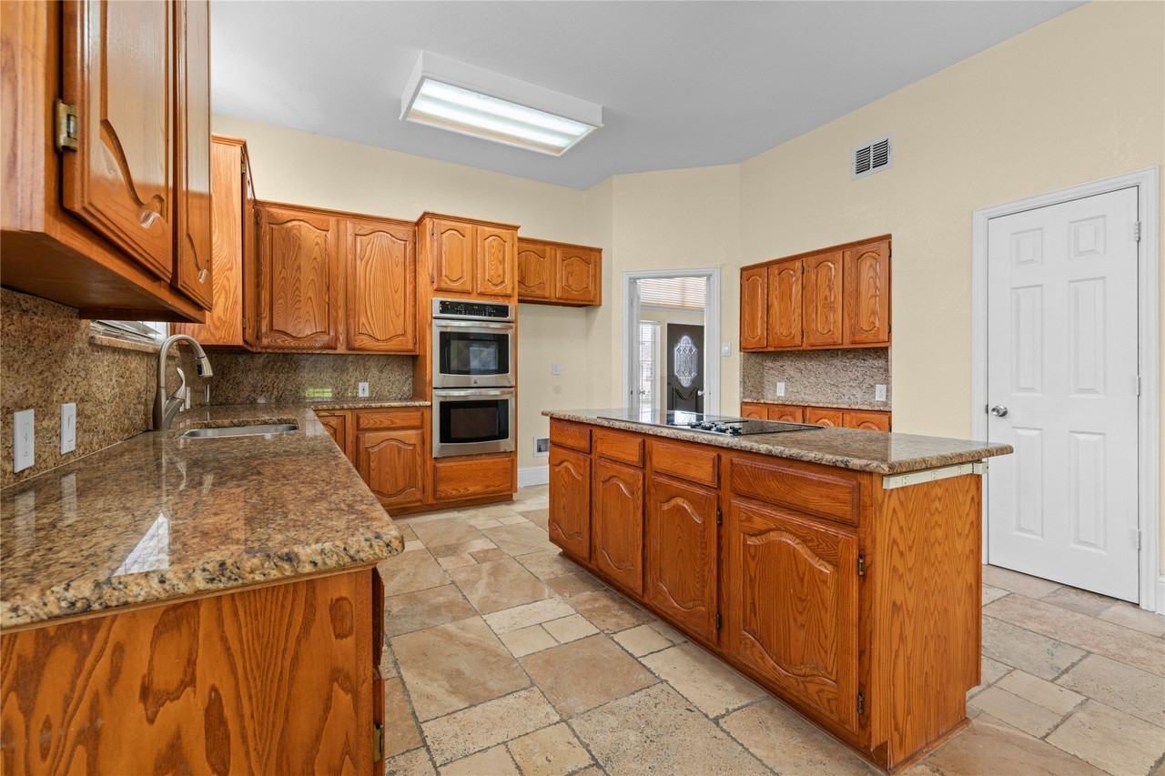 3607 Flagstone Dr - Photo 7 of 34