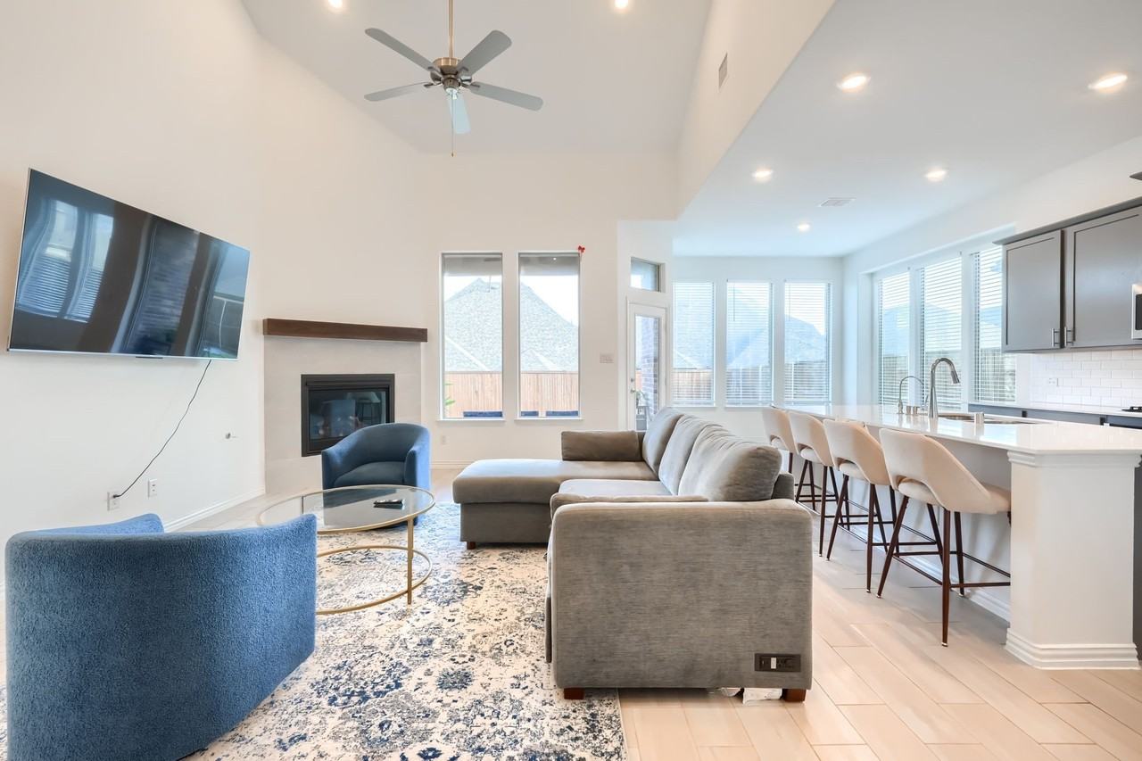 1124 Water Canna Dr - Photo 2 of 40
