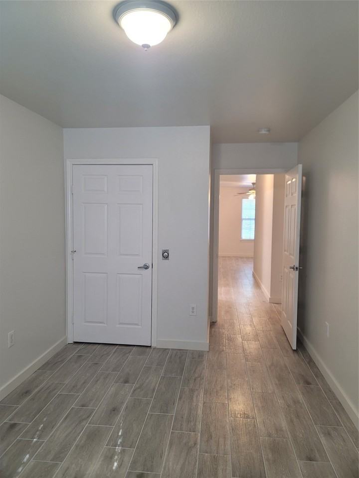 910 S Catherine St - Photo 6 of 34