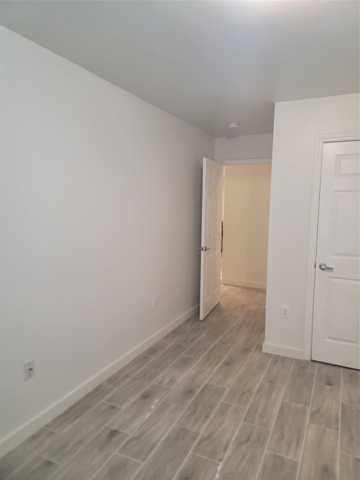 910 S Catherine St - Photo 7 of 34