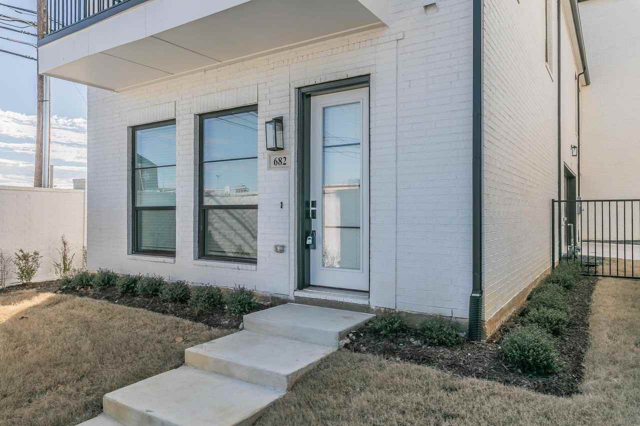682 W Main St - Photo 2 of 31