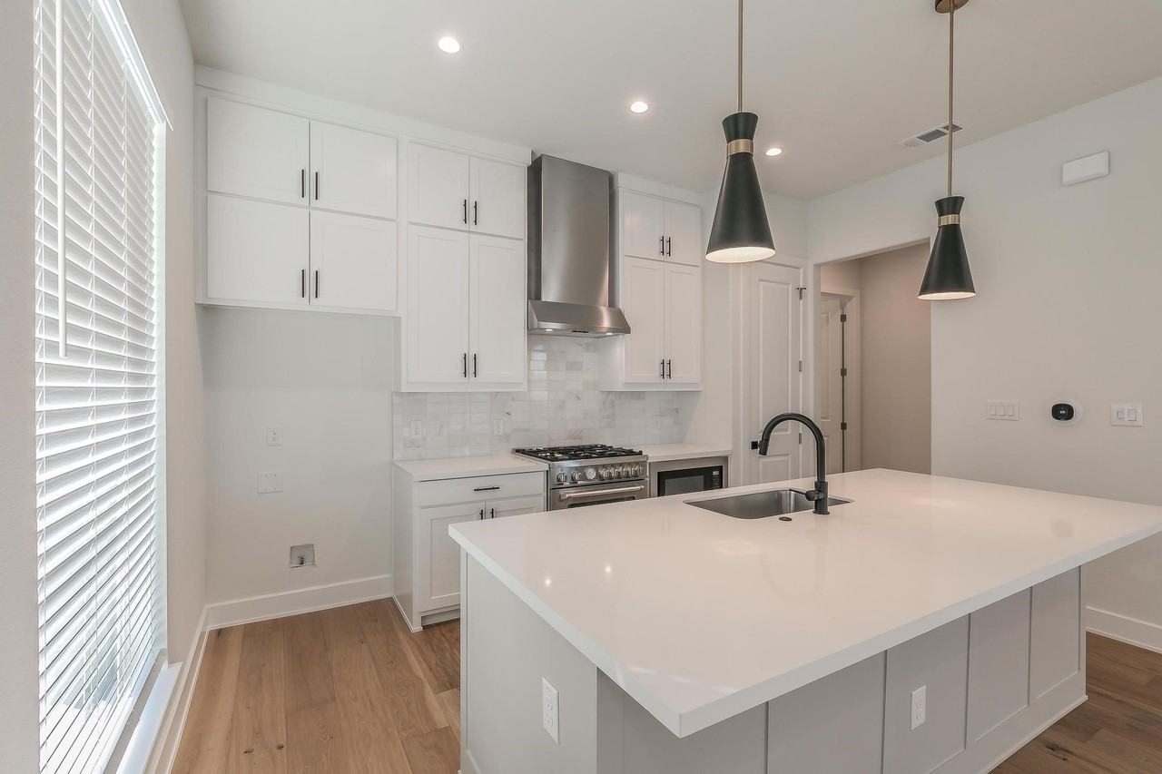 682 W Main St - Photo 6 of 31