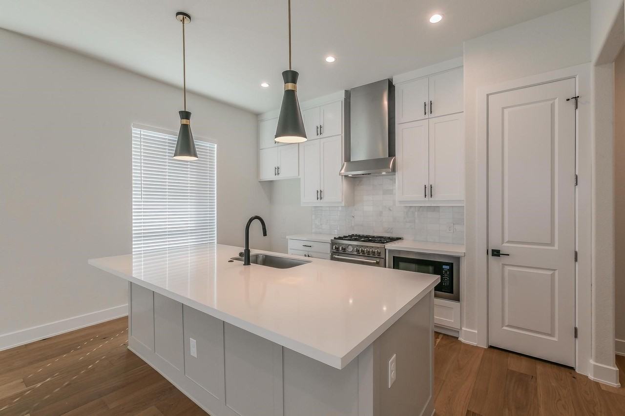 682 W Main St - Photo 7 of 31