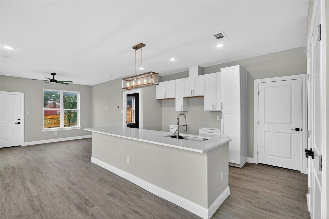806 Premier Pkwy - Photo 6 of 34
