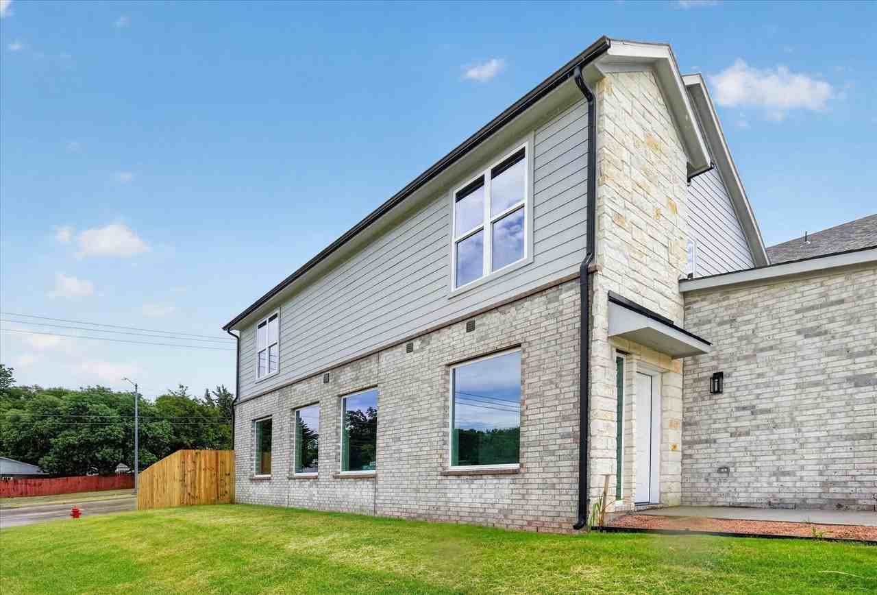 808 Premier Pkwy - Photo 2 of 34