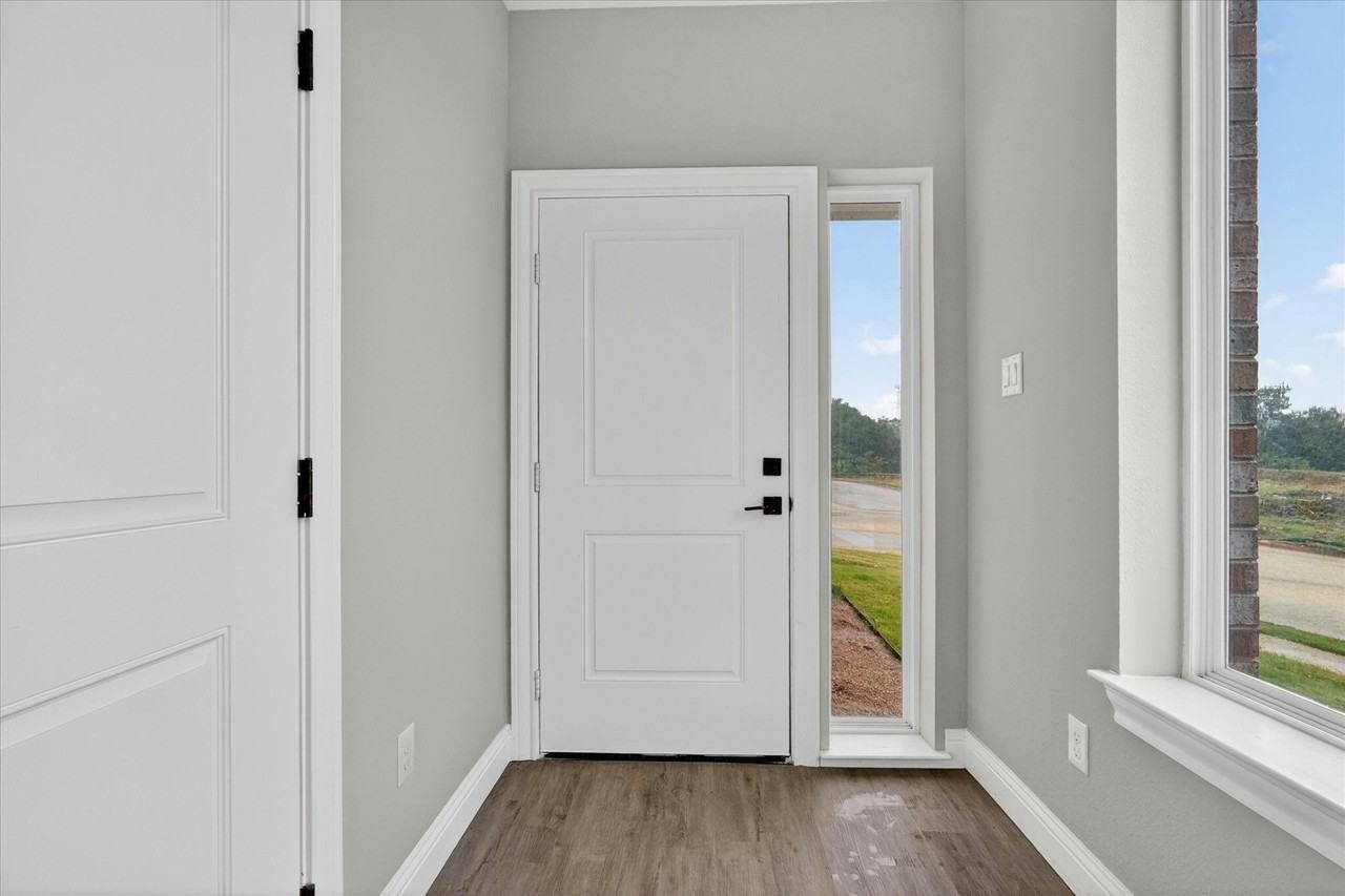 808 Premier Pkwy - Photo 4 of 34