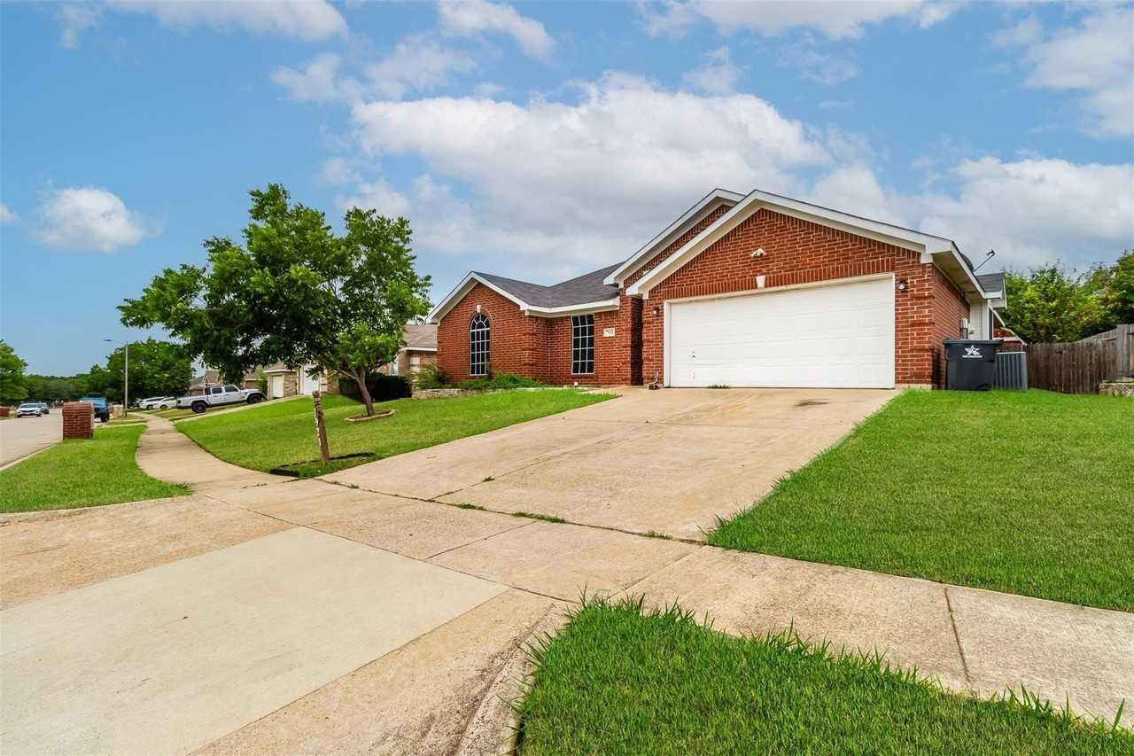 7921 Rattlers Ct - Photo 2 of 20